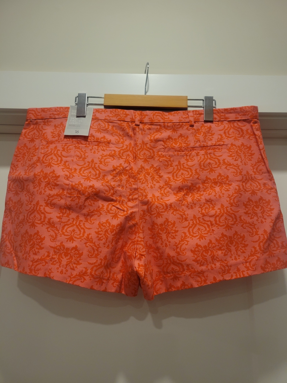 GAP Women's Coral Damask Pattern Shorts - Picture 3 of 6